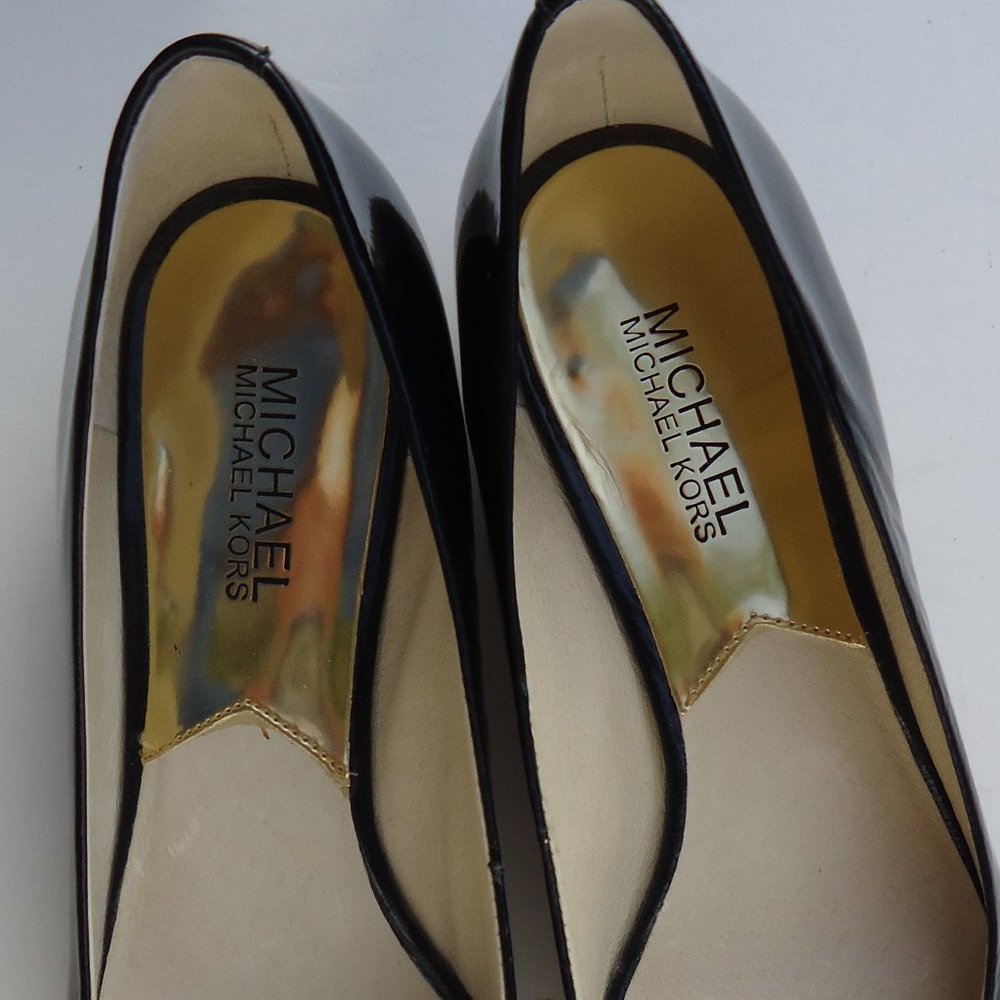 SIZE 7.5M. MICHAEL Michael Kors patent leather shoes. - Picture 13 of 16